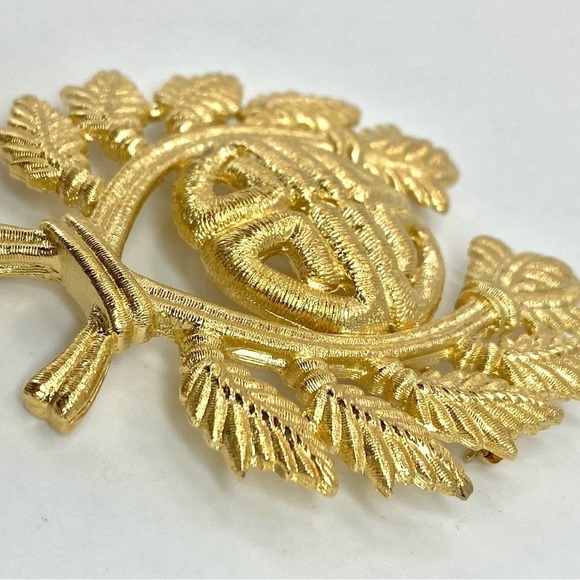 VINTAGE Givenchy 80s Four G Logo Texture Laurel Wreath Gold Plated Brooch SIGNED - Picture 3 of 8